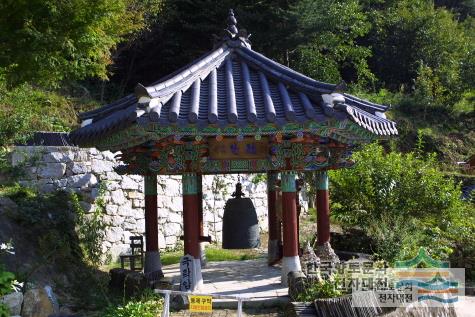 극락암 종각 전경
