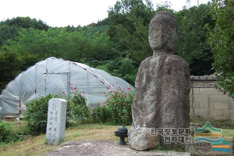 용인 목신리 석조여래입상