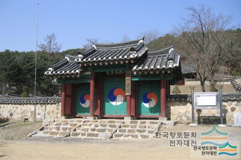 충렬서원 외삼문