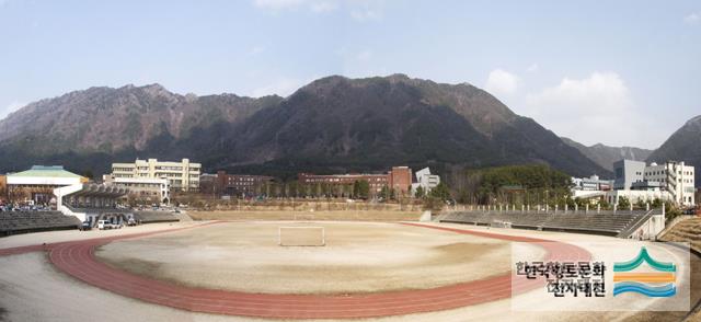 창원 대학교 운동장 및 전경