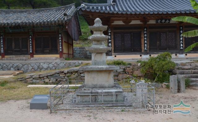 진북면 인곡리 의림사 삼층 석탑의 정면