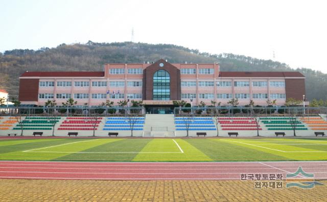 웅동 중학교 전경