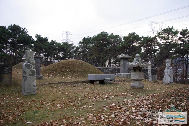 취몽헌 오태주 묘 전경