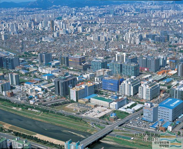 서울디지털산업단지 아파트형 공장들
