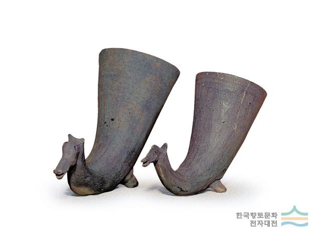 도기 말머리장식 뿔잔