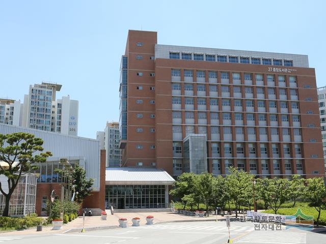경성대학교 27호관 중앙도서관