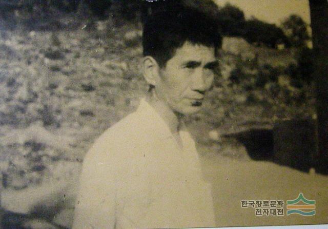 김수영 시인