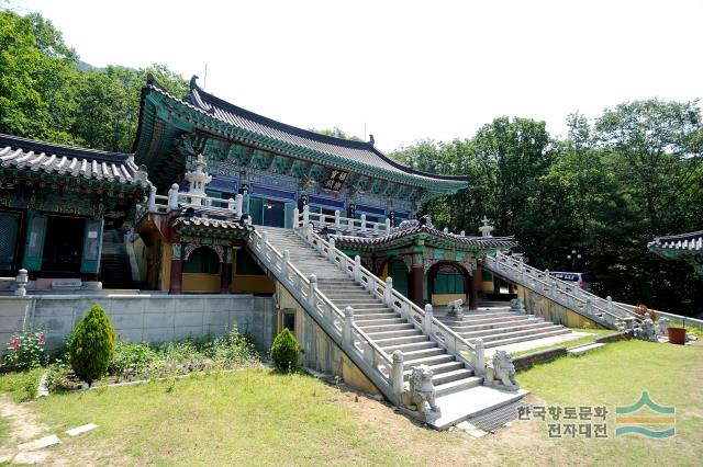 자인사 극락보전 건물 전경