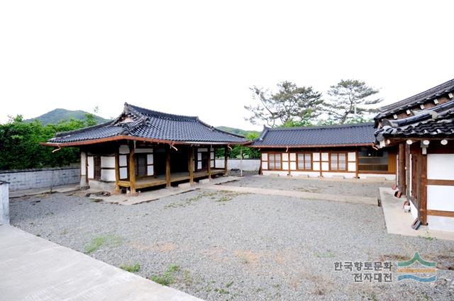 봉강재 전경