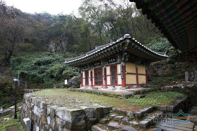 원효암 칠성각 측면