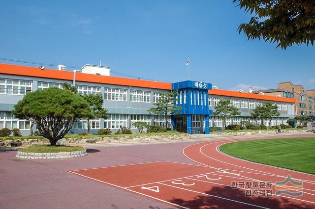 혜성 여자 중학교 교사