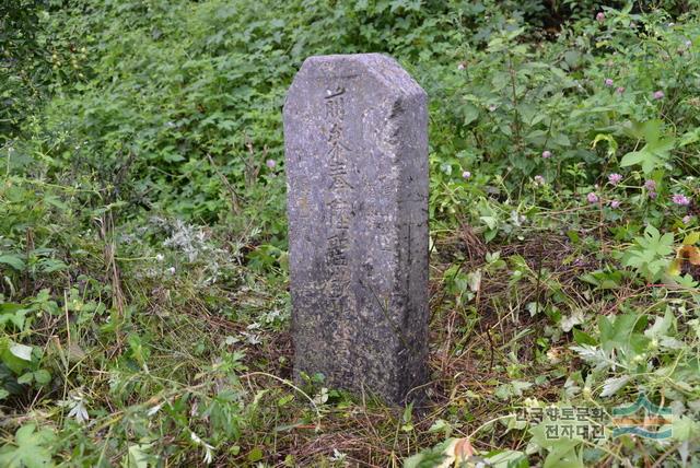 길산리 육성흠 시혜비