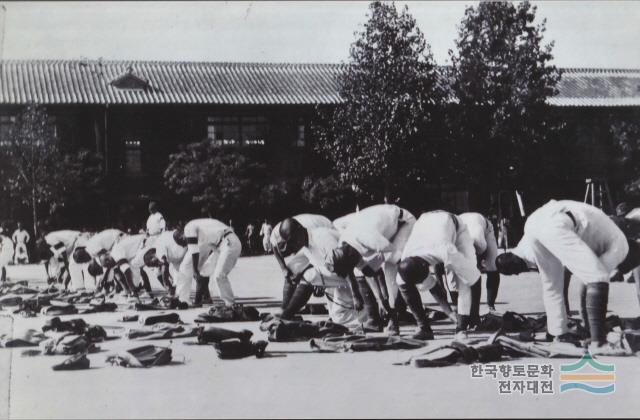 1942년 이리농림학교 군사교육 훈련