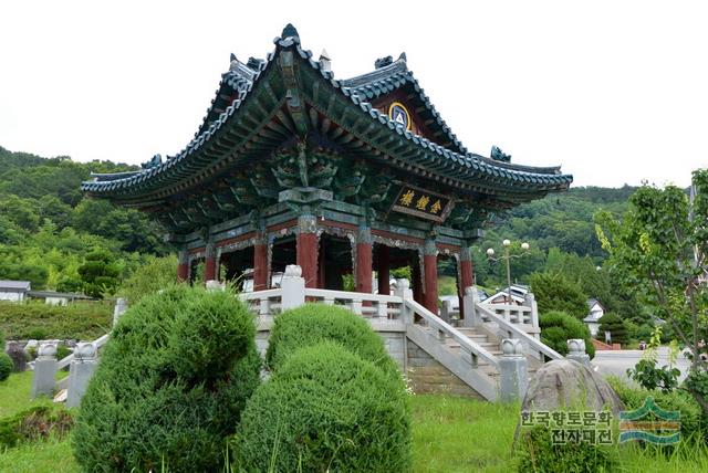 금강대도 총본원 내 금종루