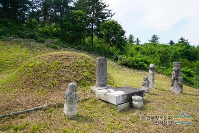 이윤조 묘