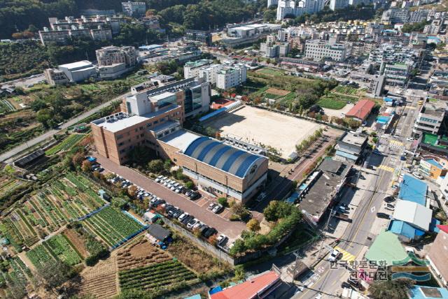 천마중학교 전경