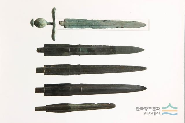 요령식동검과 한국식동검