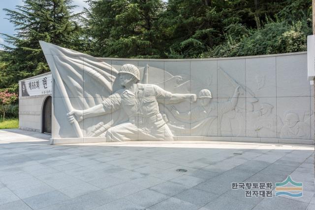 충혼탑 조형물