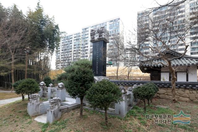 우병기 추모비 측면