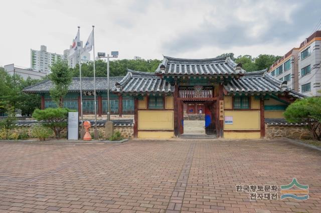 칠곡향교 입구