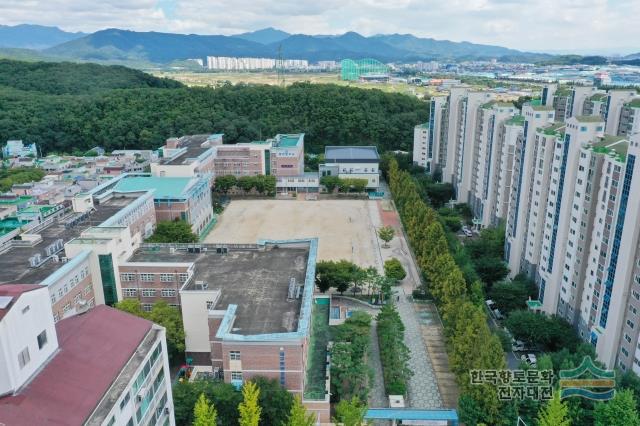 동변중학교 전경