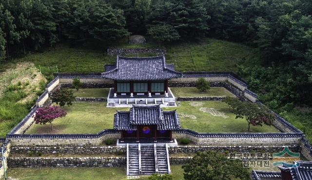 표충사 전면