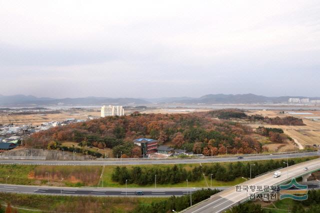 본리리 고분군 전경