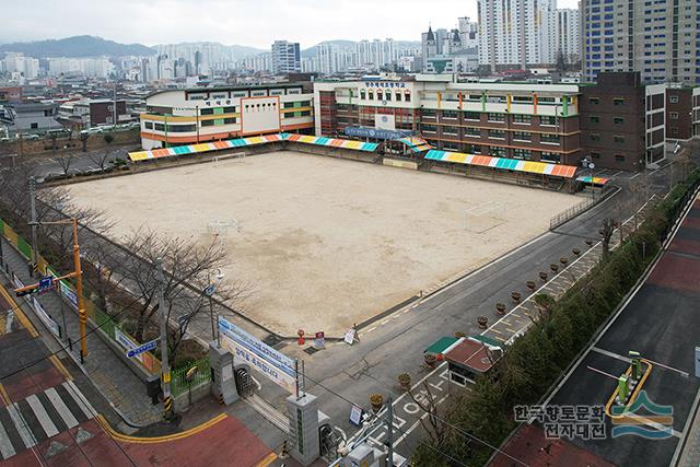 광주제석초등학교 전경